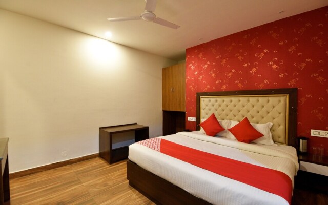 OYO 17099 Ambika Residency