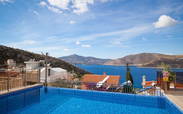 Villa Sezen by Akdenizvillam