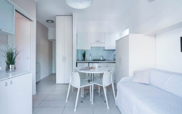 Modern Studio With Pool Access