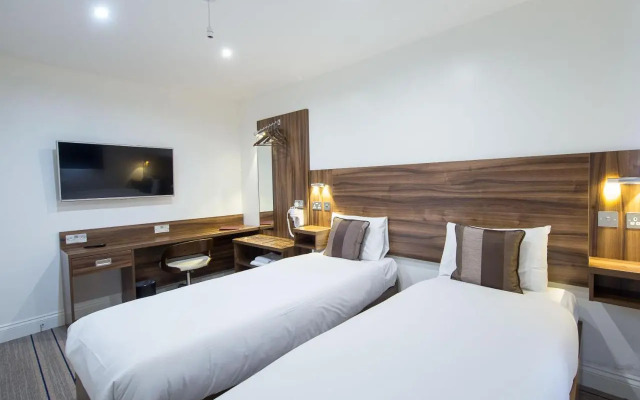 Heathrow-Windsor House for contractors & big groups