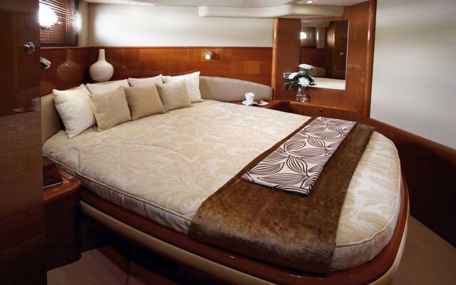 Yacht Hotels