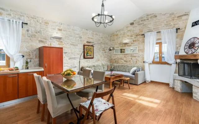 Lovely Stone House With Private Swimming Pool