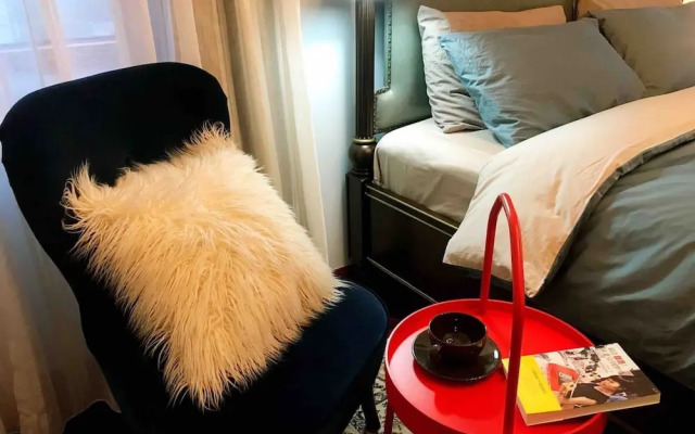 Splendiferous Apartment - Wang Jing