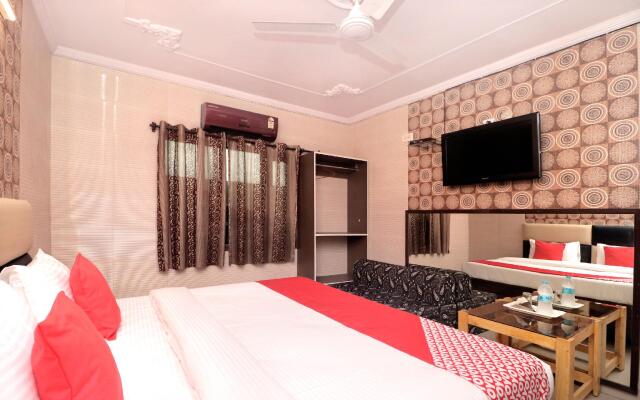 OYO 15546 Hotel KK