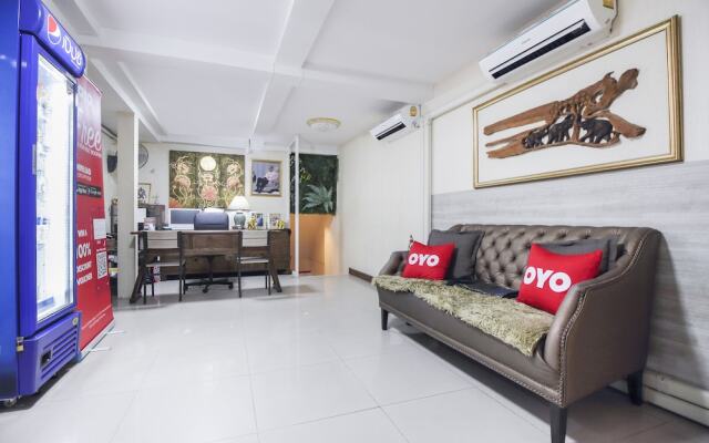 OYO 537 Na Banglampoo Hotel