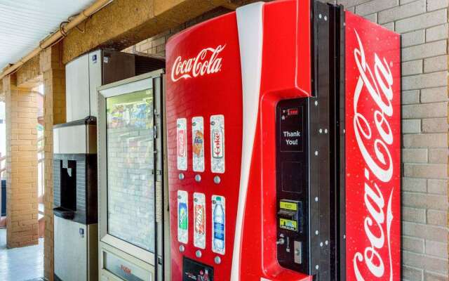 Econo Lodge Inn & Suites Eagle Pass