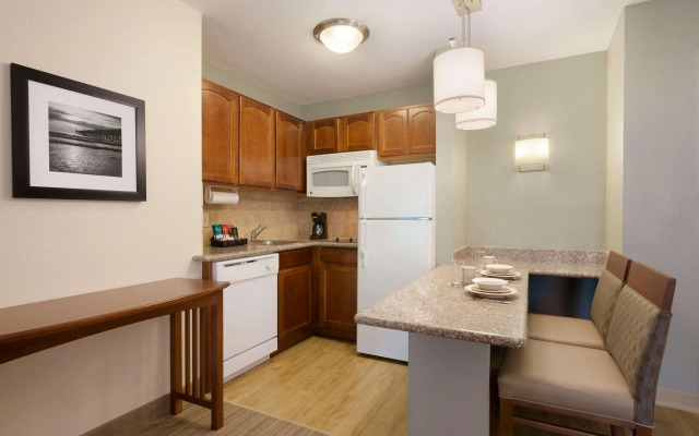 Homewood Suites by Hilton Jacksonville Deerwood Park