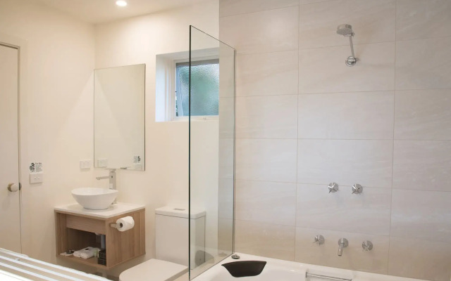 Boathouse Resort Studios & Suites