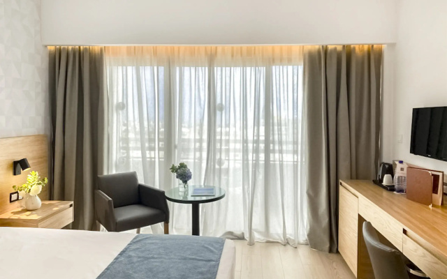 Ajax Hotel