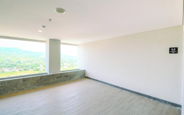 Homey And Restful Studio Royal Sentul Park Apartment