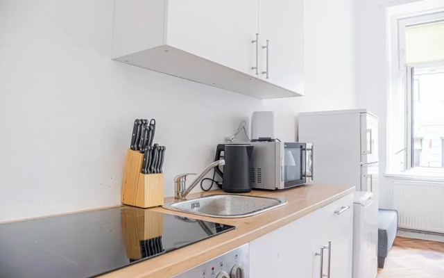 Stylish 2BR Apt Near AKH Easy Center