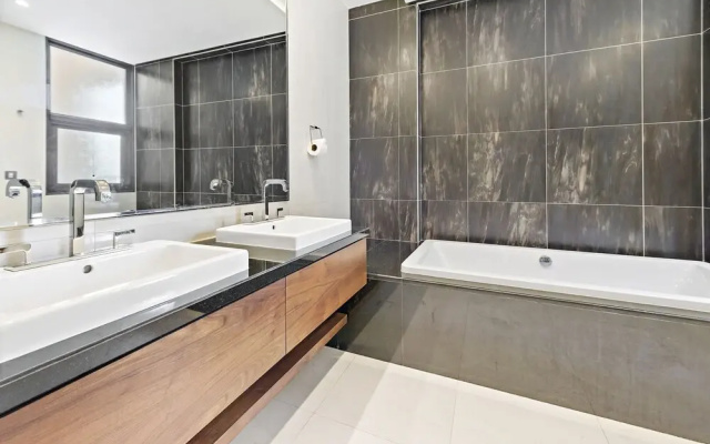 WelHome - Luxe Villa With Private Pool Near The Beach