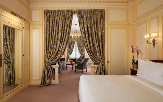 Hotel Raphael