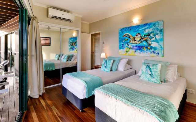 NEWLY BEAUTFULLY RENOVATED 16 The Casuarina - 3 Bedroom House With 180 Degree Ocean Views – Guest Rooms – Hamilton Island