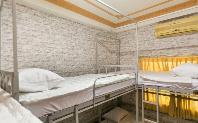 Minh Phuong-Hostel by OYO Rooms