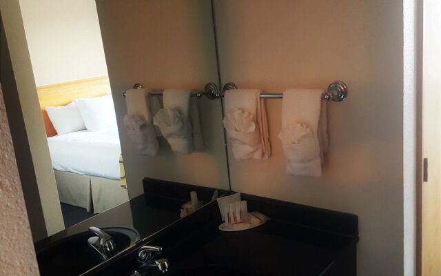 Baymont Inn & Suites Indianapolis Northeast