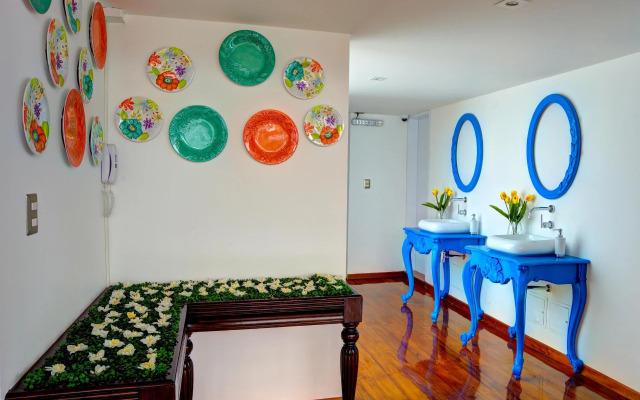 Mint Hotel