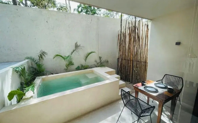 Private Jacuzzi with Pool  Studio S11