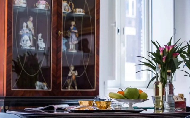 Super Big History Luxury At Colosseum