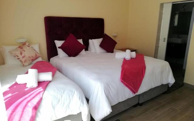 Lucolo Palace B&B - East London