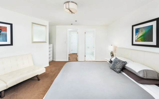 Private Residence at Castle Beach by LRMB