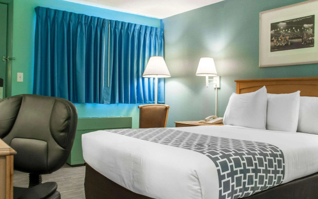 Econo Lodge South