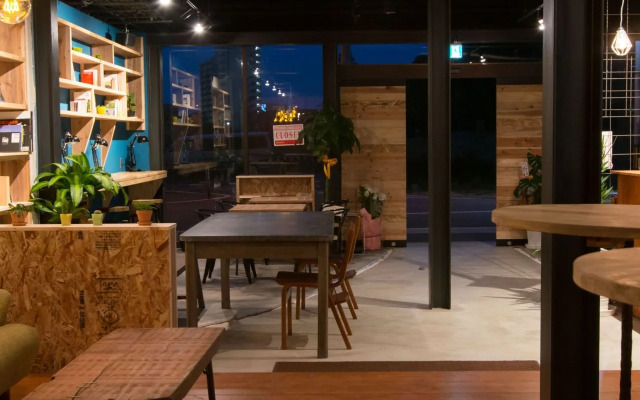 TONAGI Hostel & Cafe