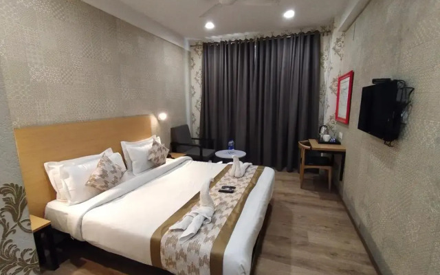 Saltstayz Select - Near Sohna Road City Center