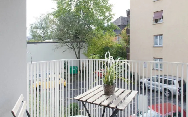 ZH Kreuzplatz I - Hitrental Apartment
