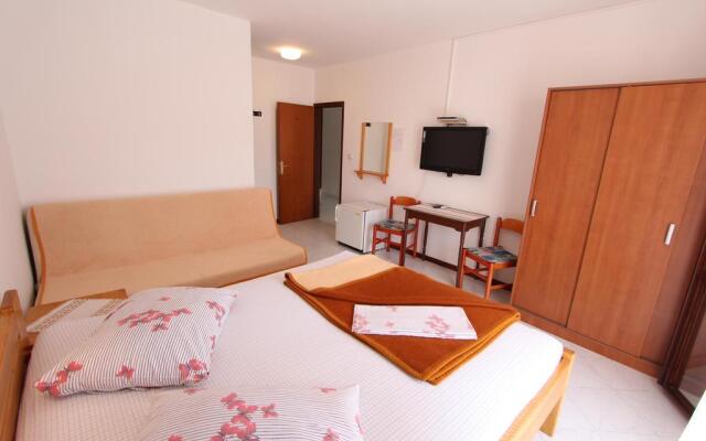 Room and Apartments Mariza