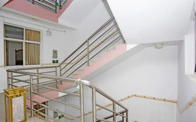 Yuxi Jinhong Hotel (Nie'er Park)