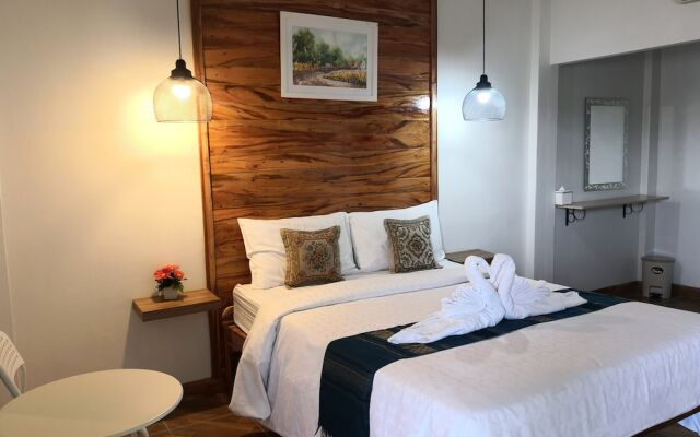 Naruchon Hotel