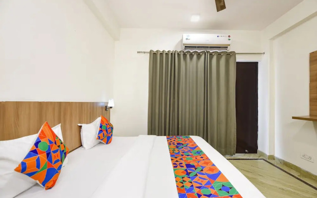 Fabhotel Log Inn Stay