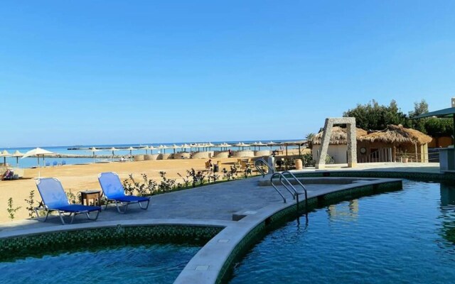 Immaculate 1-bed Apartment in Hurgada, First Line!