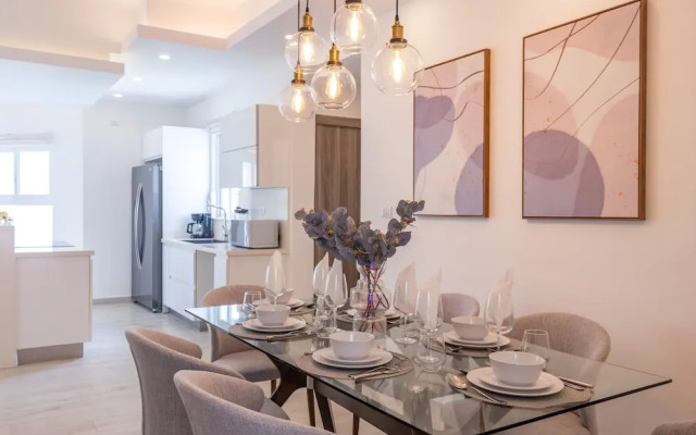 Family Getaway Apartment - On The Beach