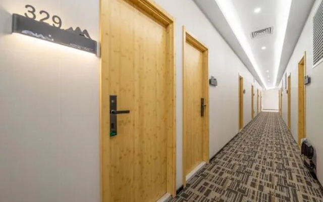 Pod Choice Hotel (Shanghai Xingzhi Road Subway Station)
