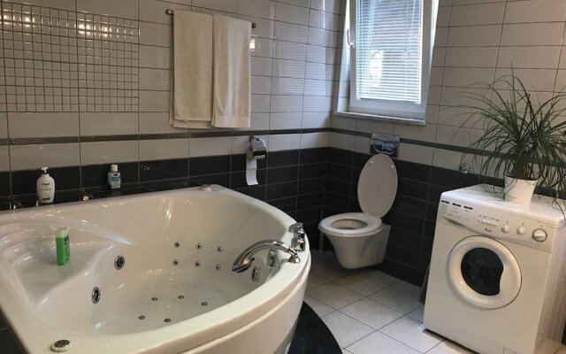 Spacious Apartment at Icici With Beach Nearby