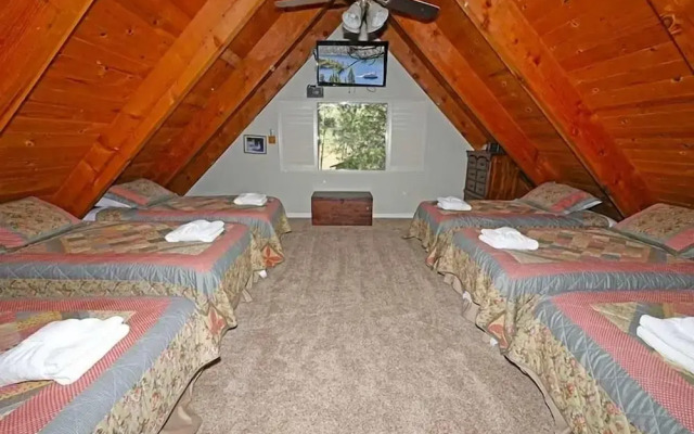 3542 Bobby Grey Circle 3 Bedroom Cabin by RedAwning