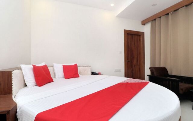 Oyo 18504 Hotel Safari