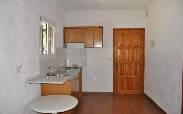 Yannis Servos Barbati Apartments