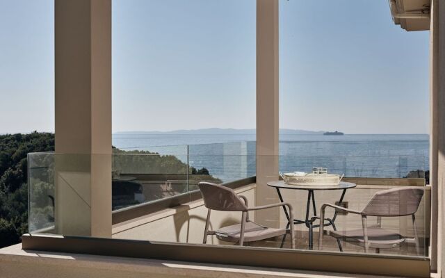 Prima Vista Beachfront Boutique Hotel