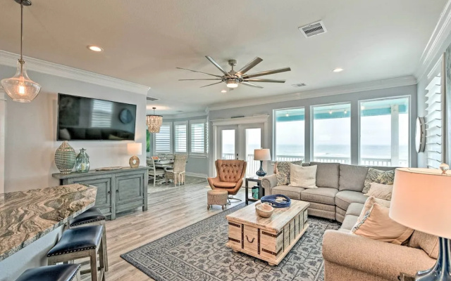 Beachfront Retreat: 16 Mi to Dtwn Freeport!