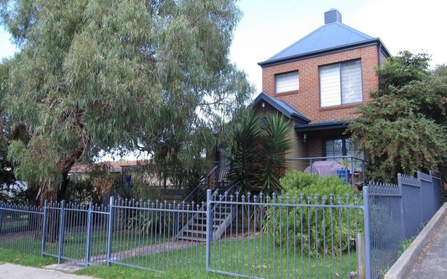 Central Holiday House at 29 Church in Cowes