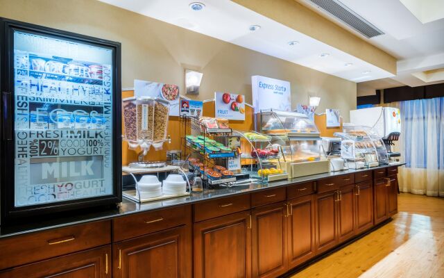 Holiday Inn Express North East by IHG