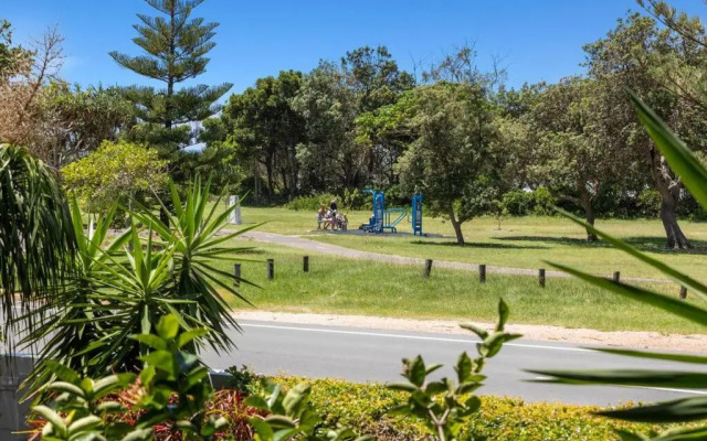 2Bed Beachfront Apartment - Holiday Management