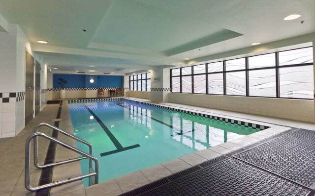 Lovely City Apartment with Pool & Gym