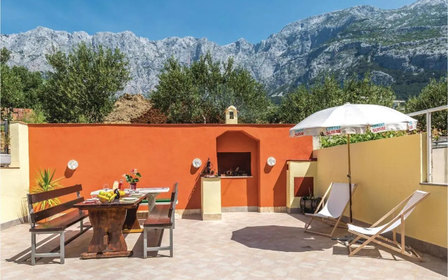 Two-Bedroom Apartment Makarska with Sea View 02