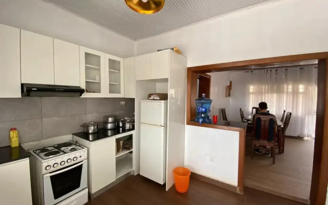 Captivating 4-bed House - Garden & Free Parking