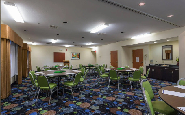 Holiday Inn Express Hotel & Suites Edmond by IHG