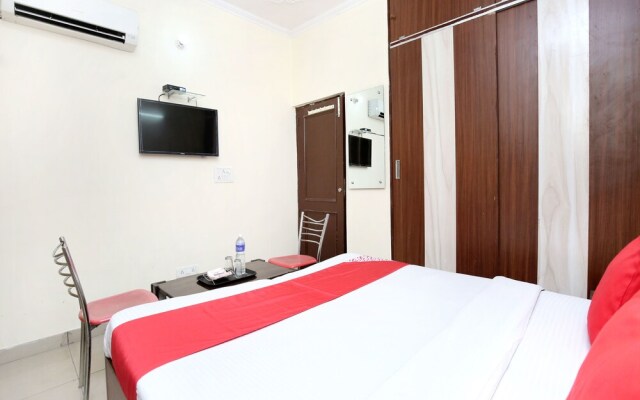 OYO 16735 Gaurav Residency